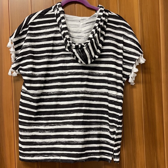 Onque Casual Medium Black & White Striped Hoodie Shirt - Picture 2 of 9